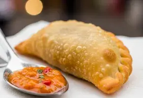 b) Una, con o sin ají.​