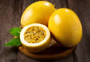 a) Ácidos y fuertes. ​