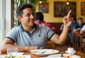 b) “¡Siempre hay espacio para el postre!”​