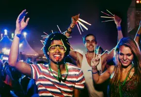 d) ¡Bailar! Y de paso, conocer gente nueva.​