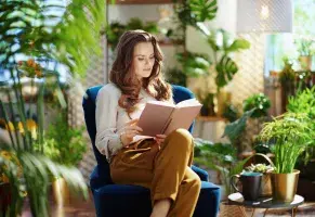 c) Unos audífonos nuevos, una suscripción foodie o una planta para tu casa.​