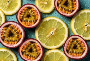 b) Ácido y refrescante.​